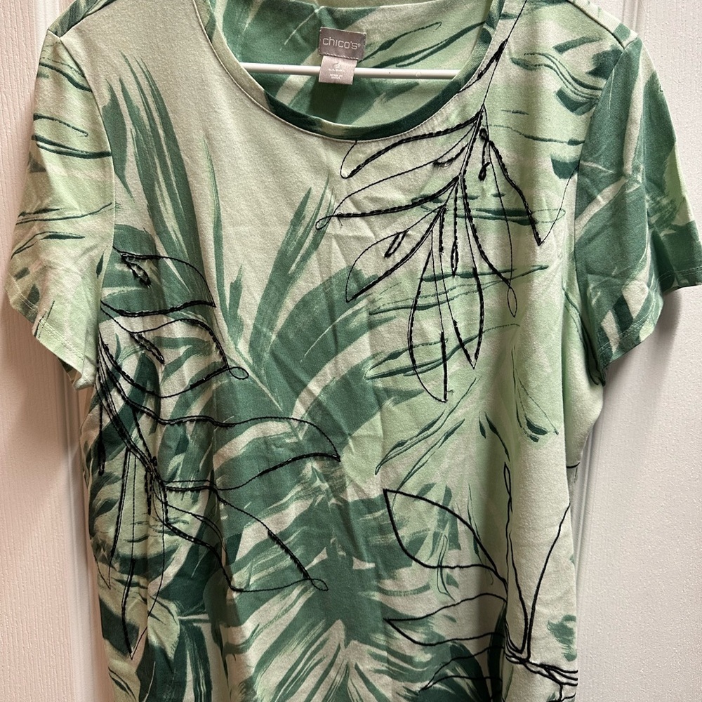 Chico's Green Leaf Print Women's Top size 2/ NWOT A214